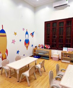 Bộ bàn ghế trẻ em kiểu mới an toàn cho trẻ – Giải pháp cho khu vui chơi và trường mầm non